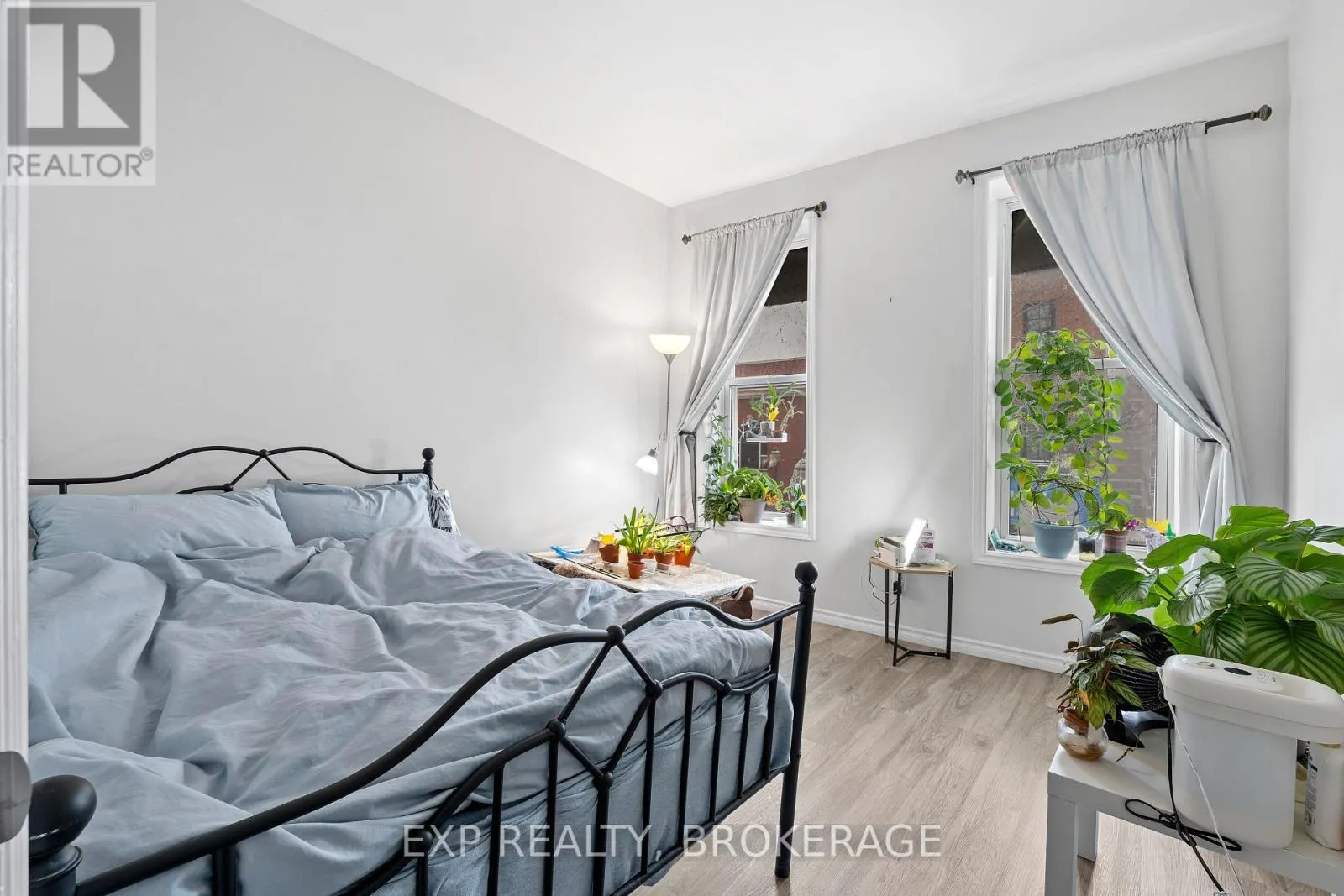 148-150 KING STREET W