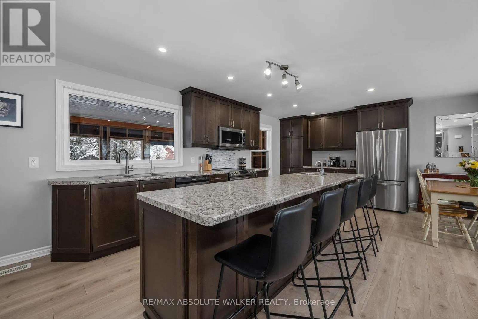 2477 MERIVALE ROAD