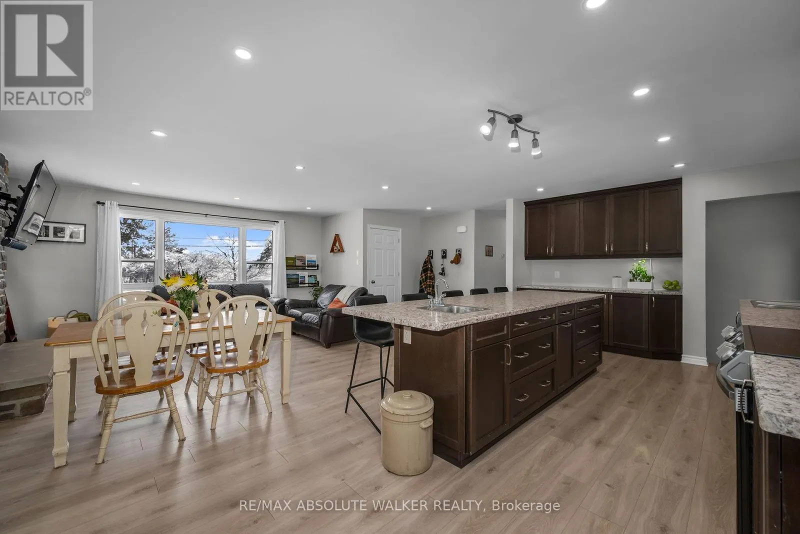 2477 MERIVALE ROAD