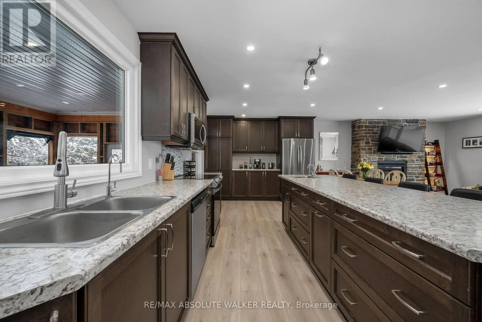 2477 MERIVALE ROAD