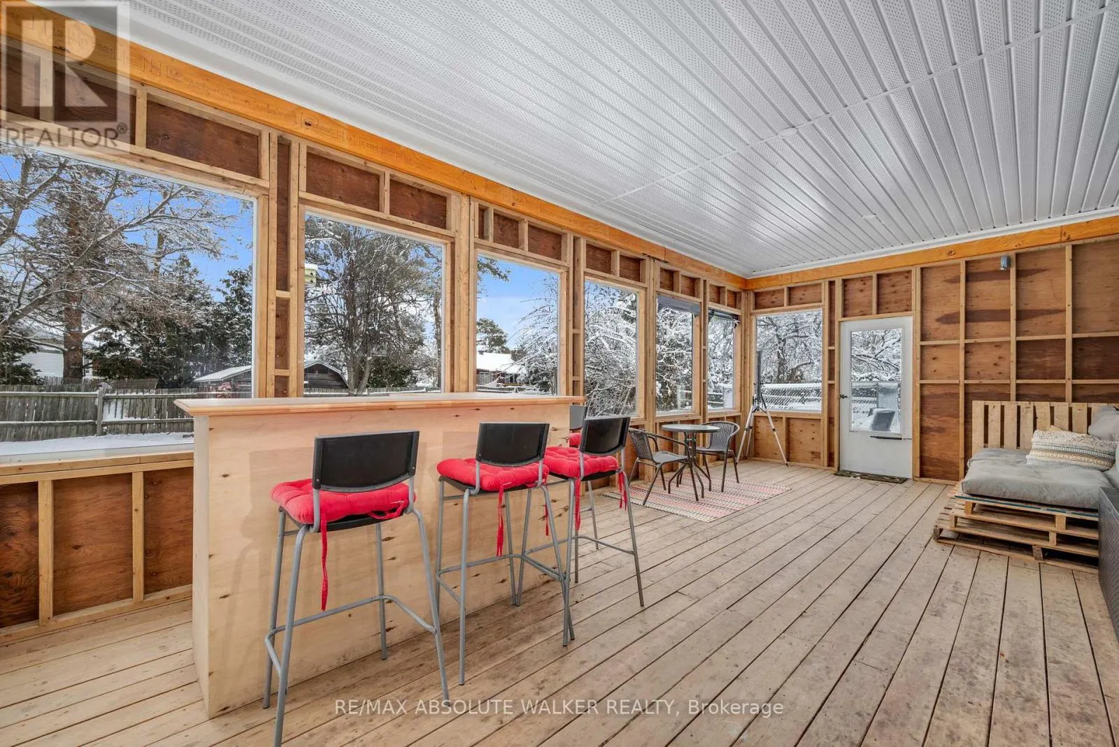 2477 MERIVALE ROAD