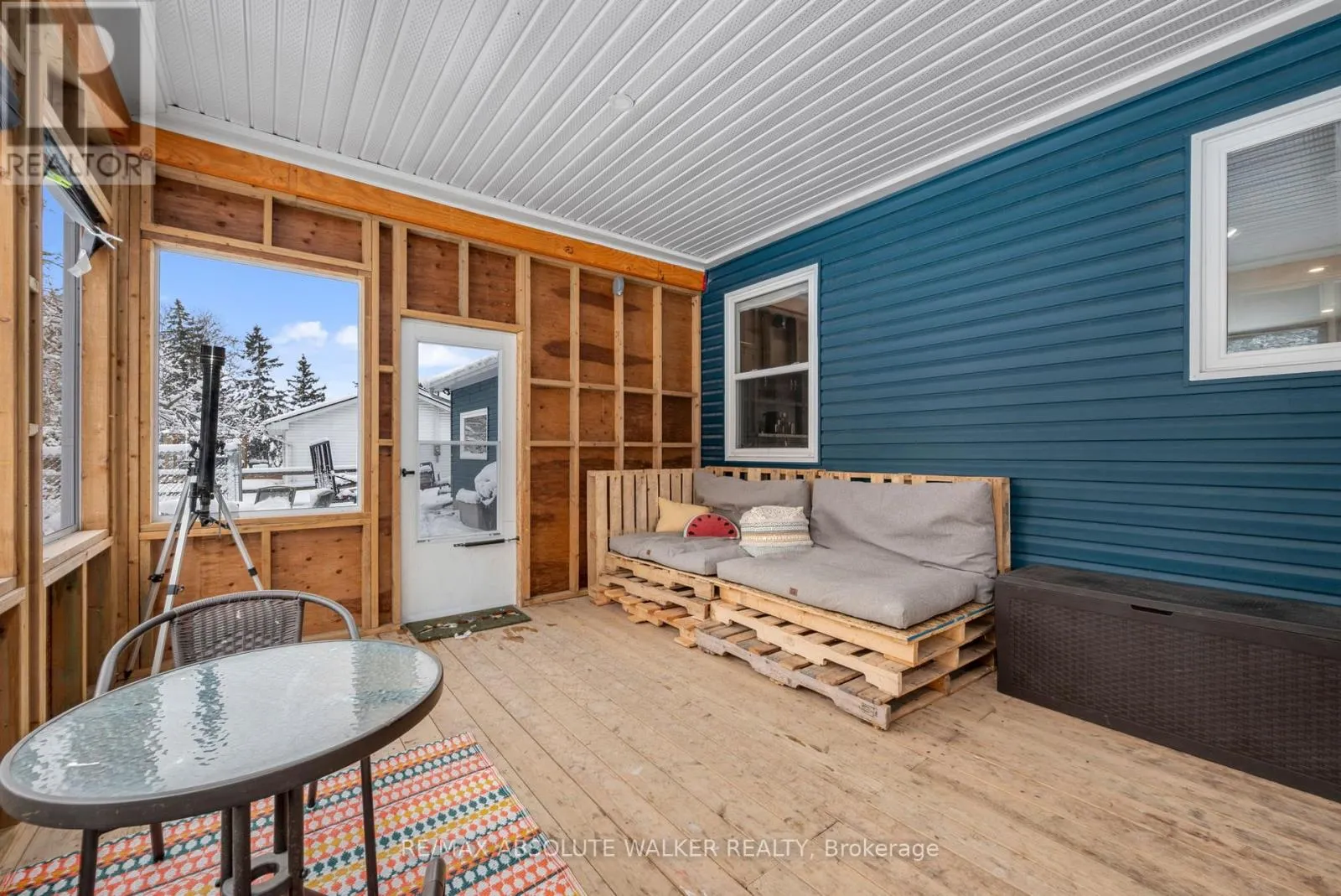 2477 MERIVALE ROAD