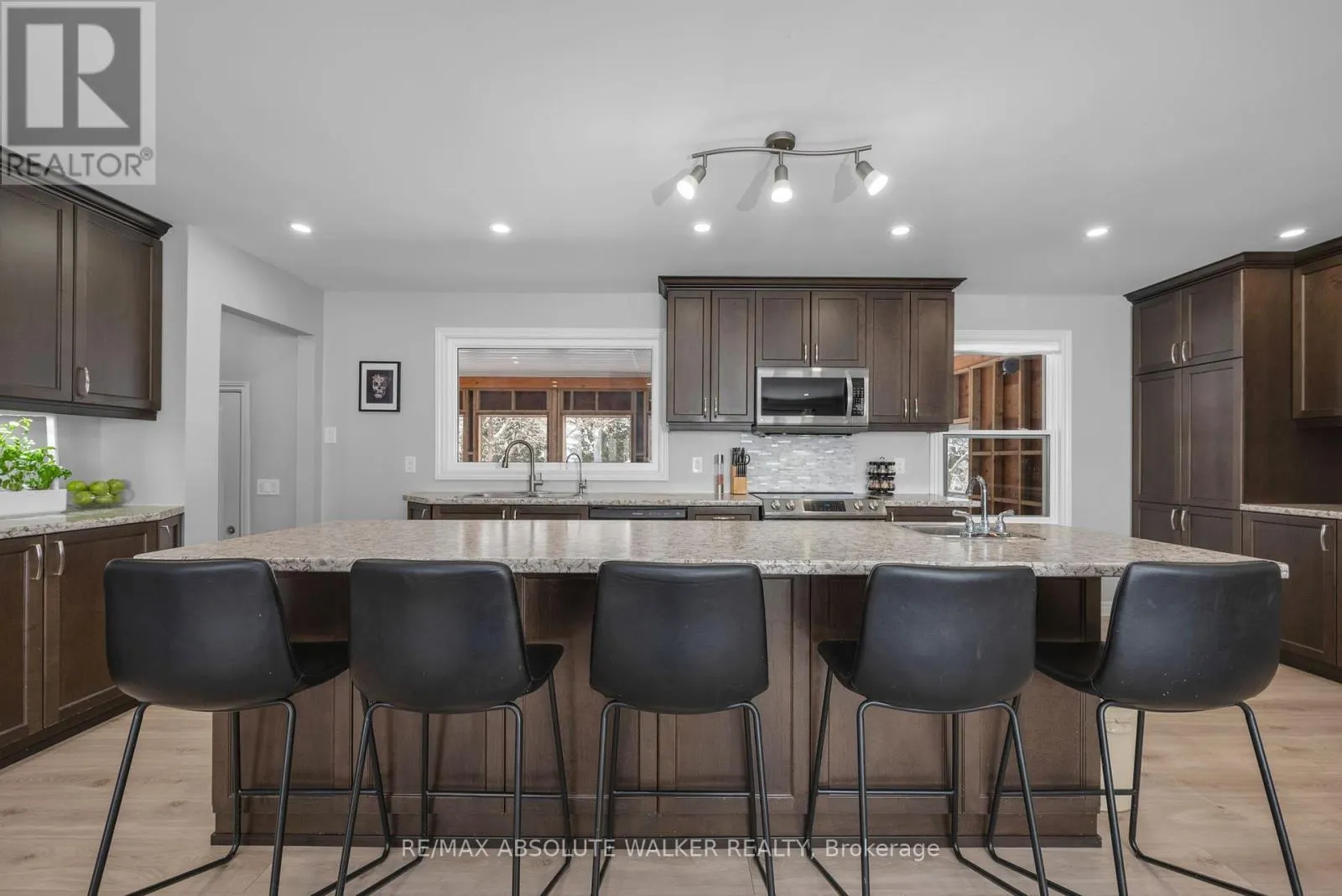 2477 MERIVALE ROAD