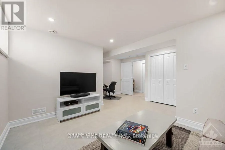 862 OAT STRAW WAY