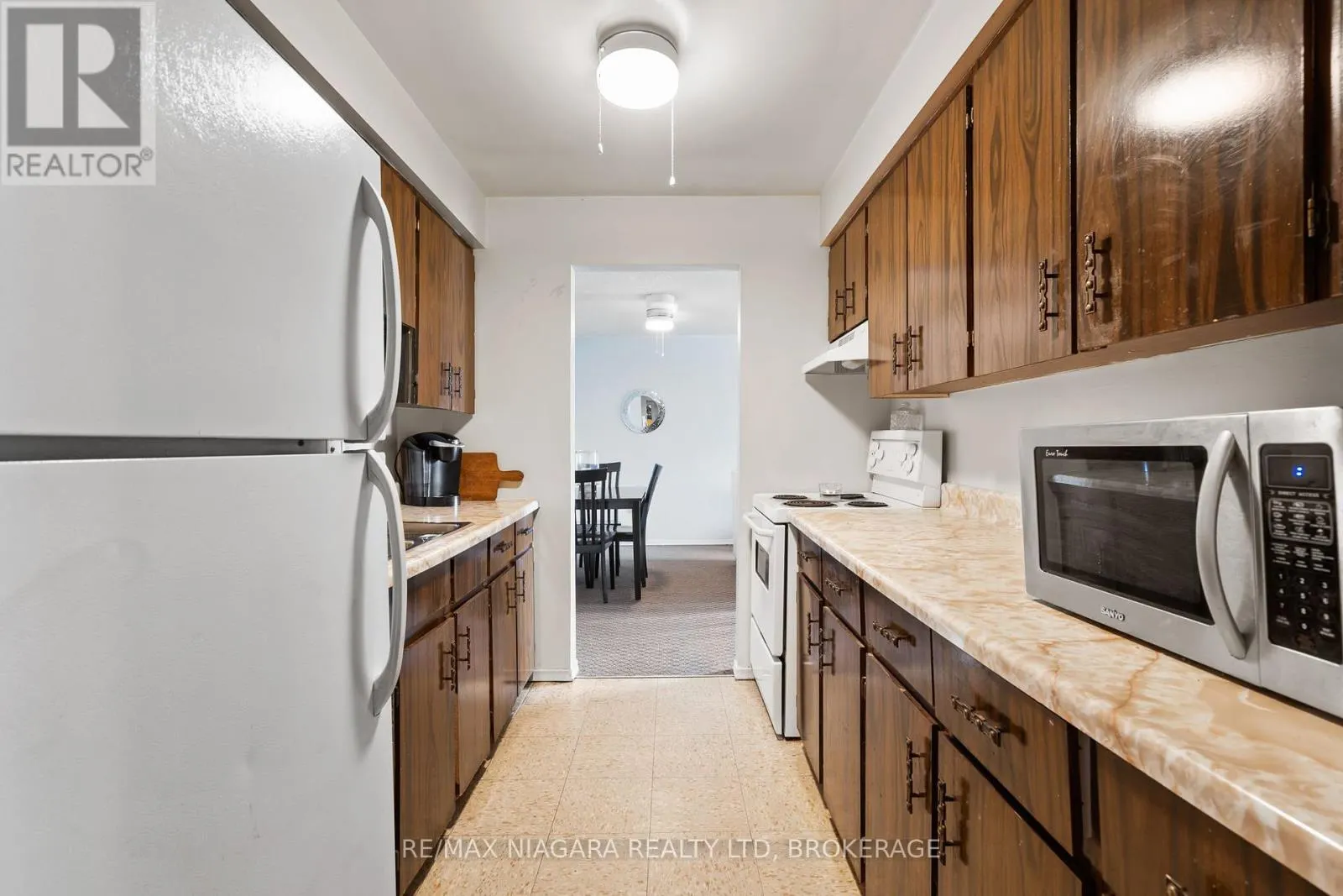 323 - 72 MAIN STREET E, #323