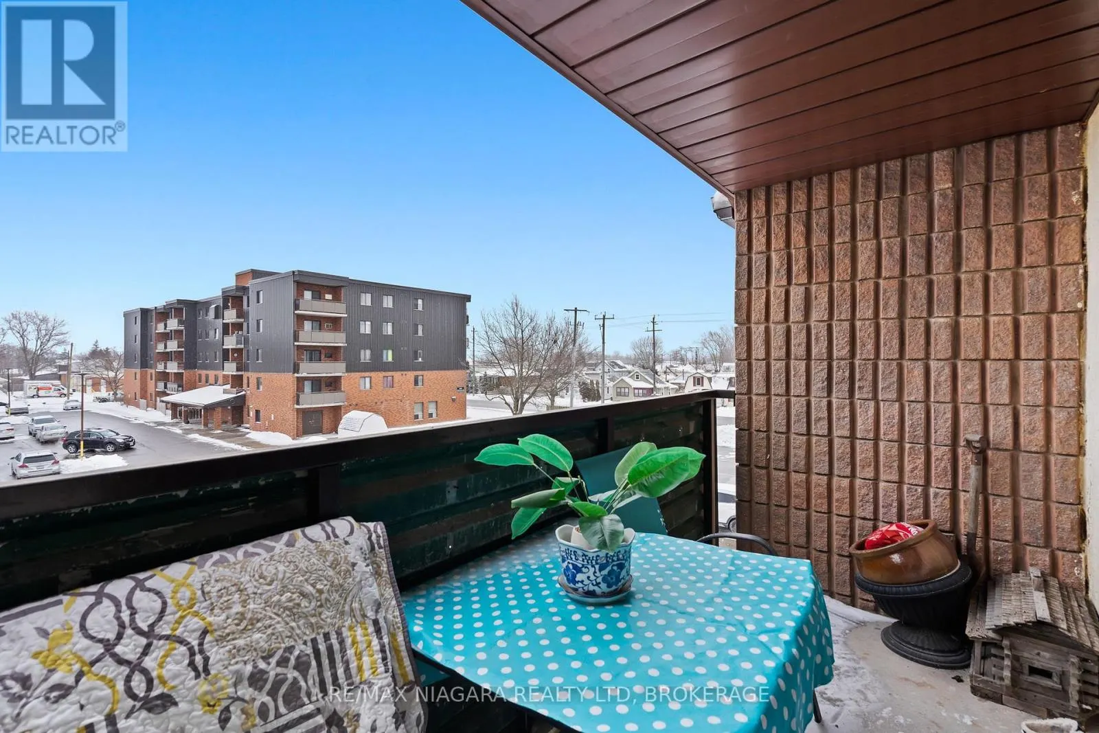 323 - 72 MAIN STREET E, #323
