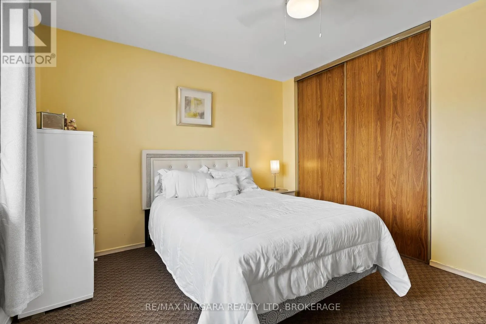 323 - 72 MAIN STREET E, #323