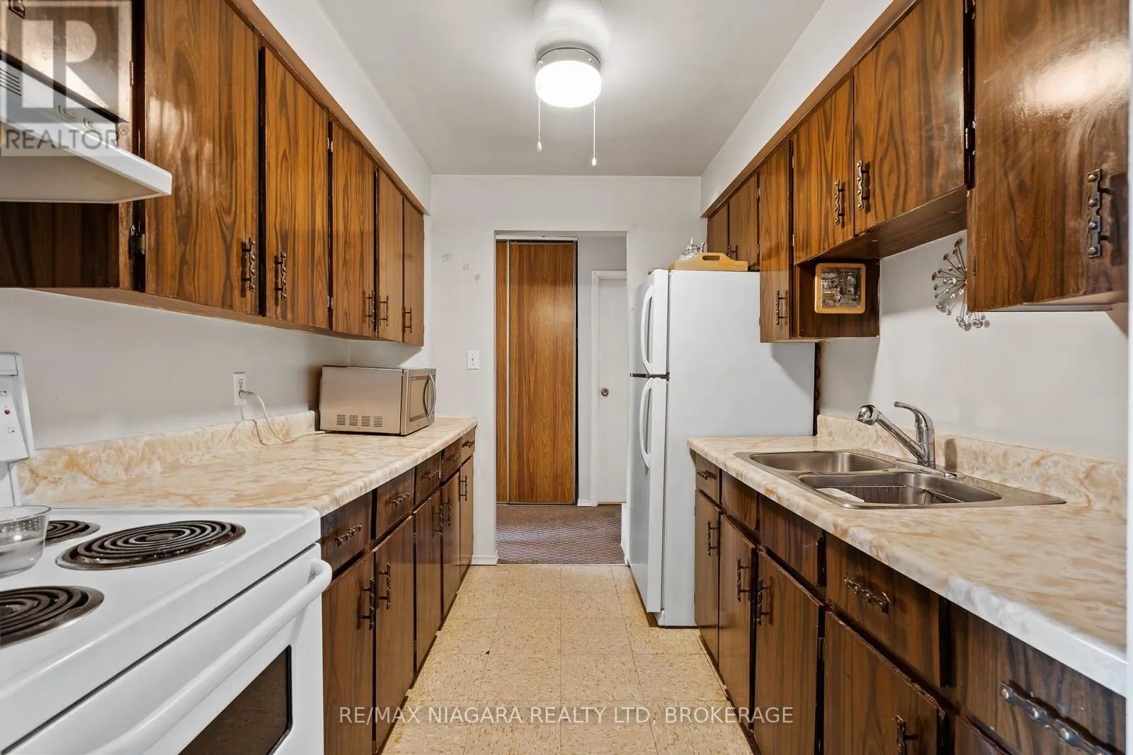 323 - 72 MAIN STREET E, #323