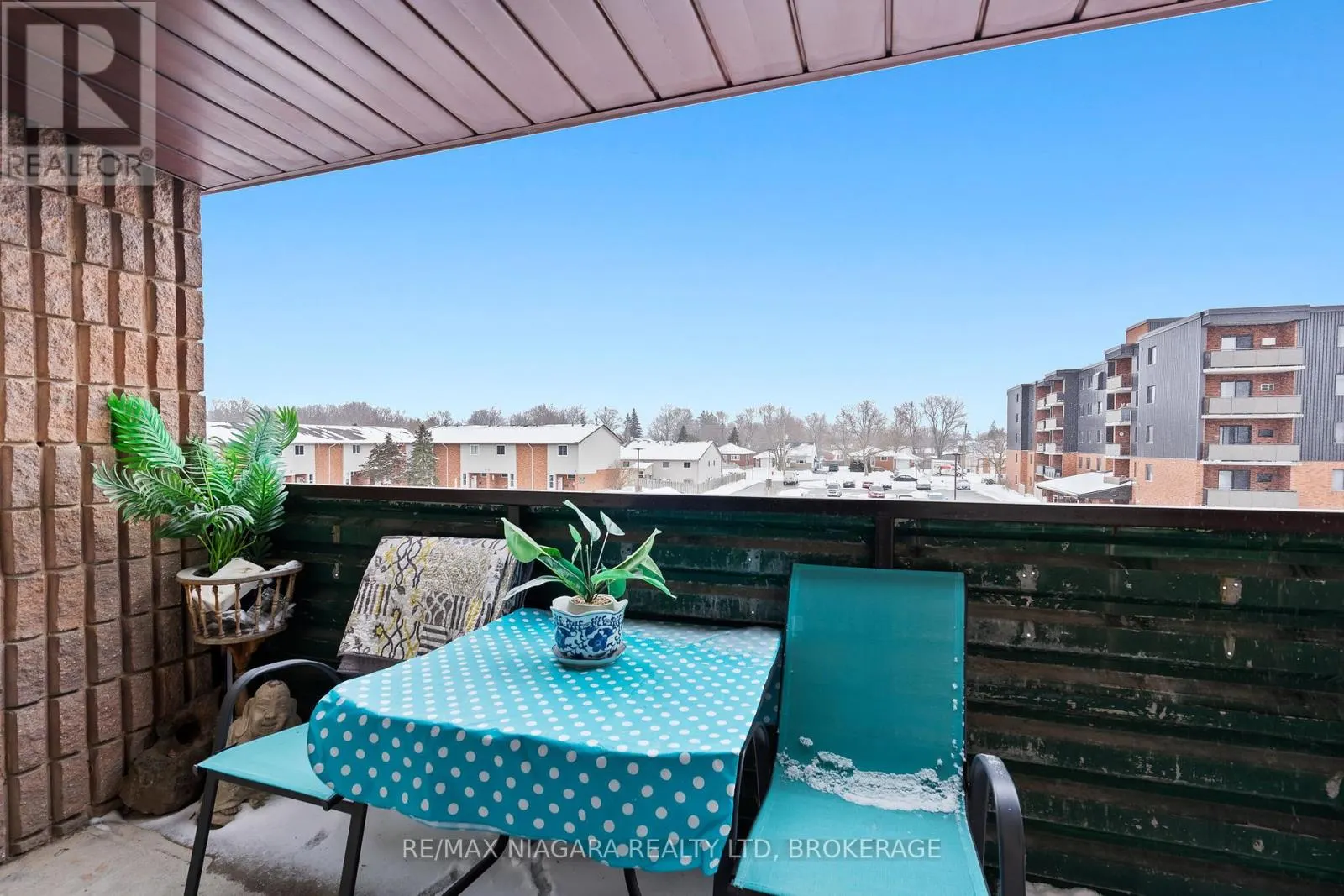 323 - 72 MAIN STREET E, #323