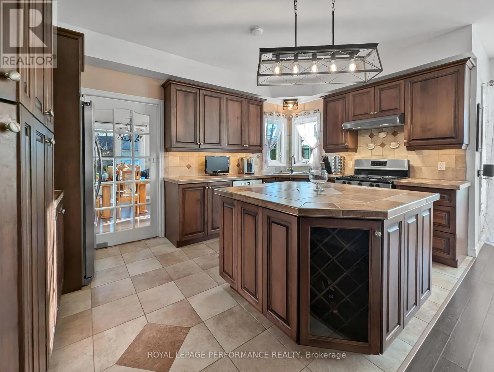 6218 SHANNON LANE