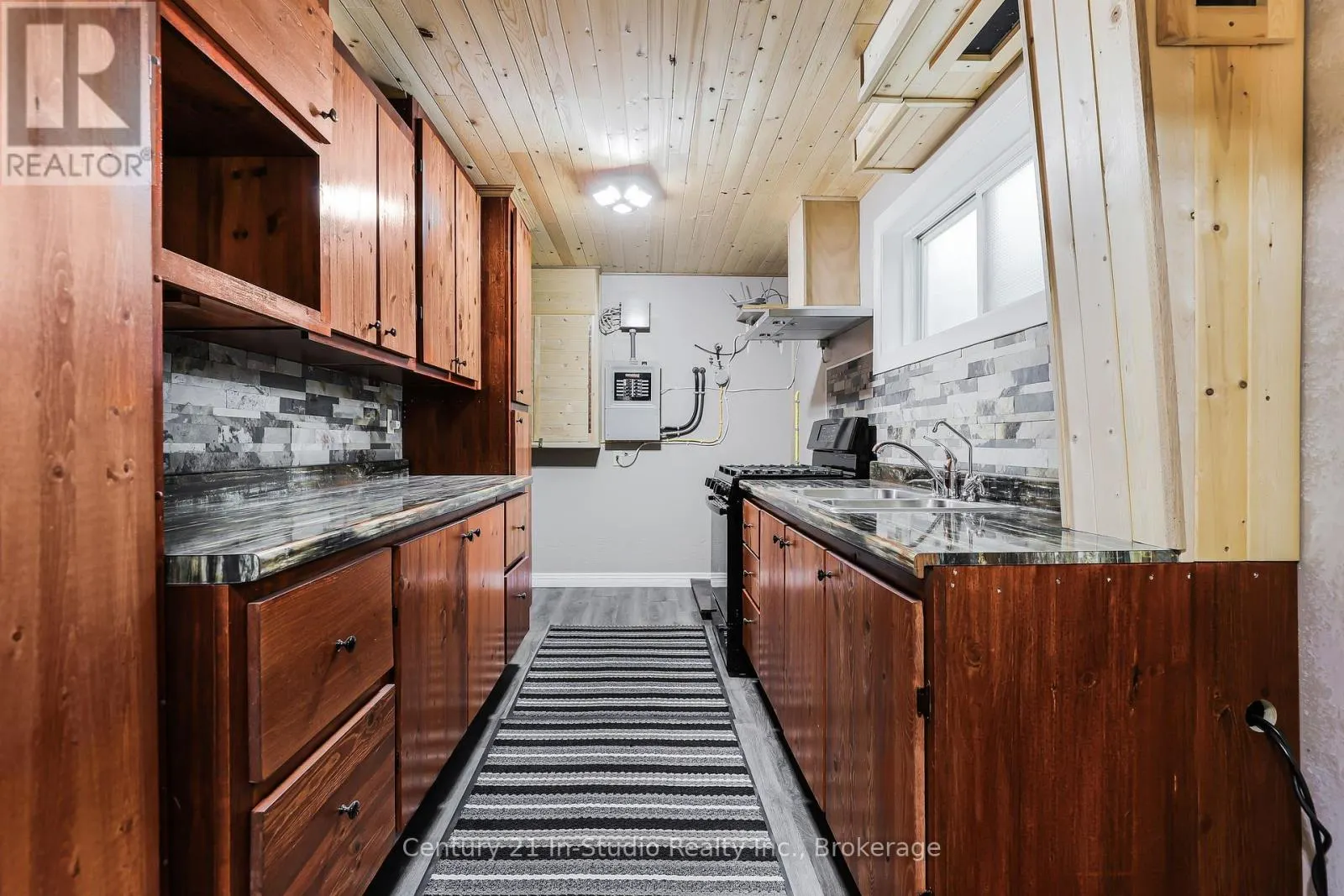 453157 GREY ROAD 2