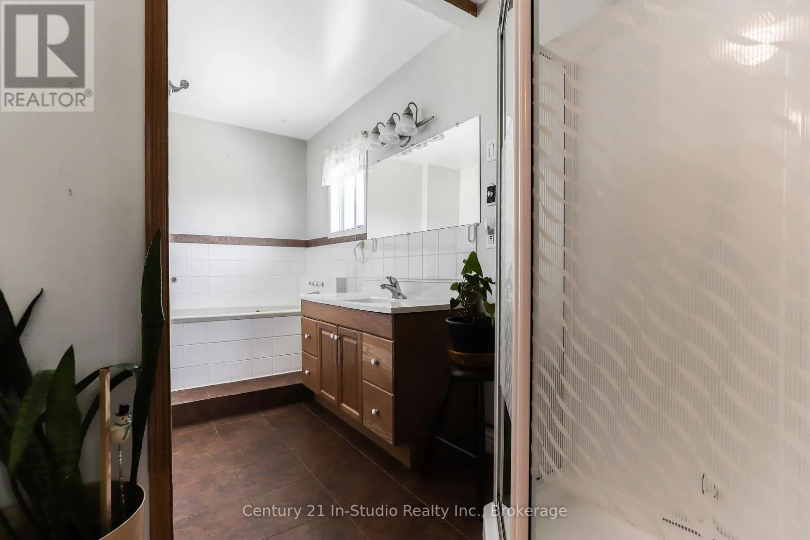 453157 GREY ROAD 2