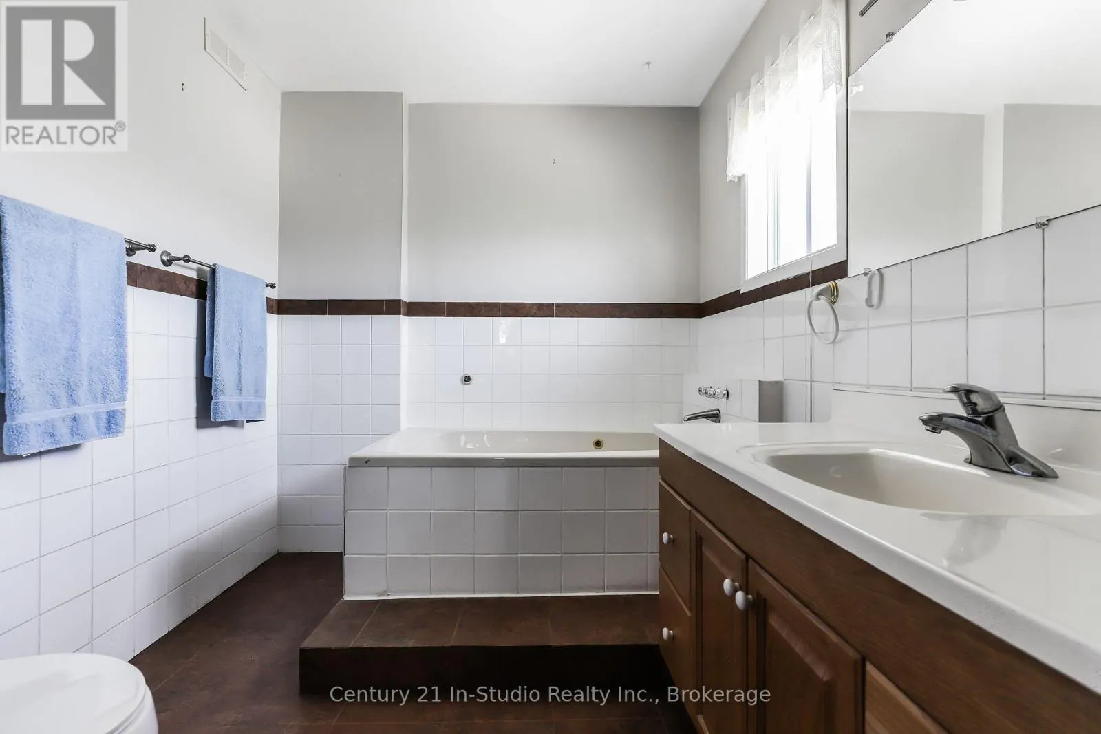 453157 GREY ROAD 2