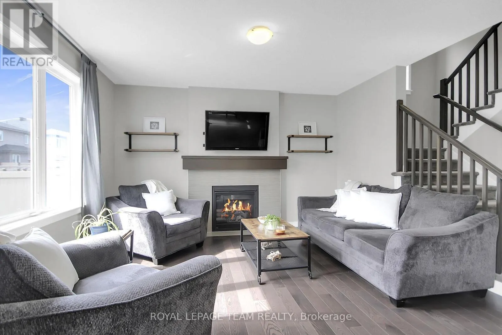 313 OXER PLACE