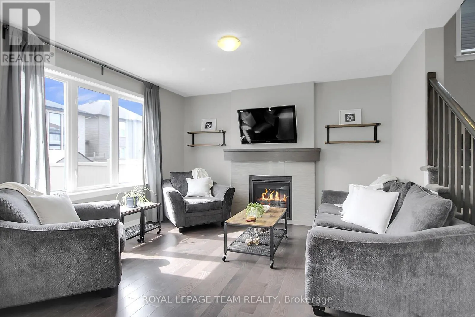 313 OXER PLACE
