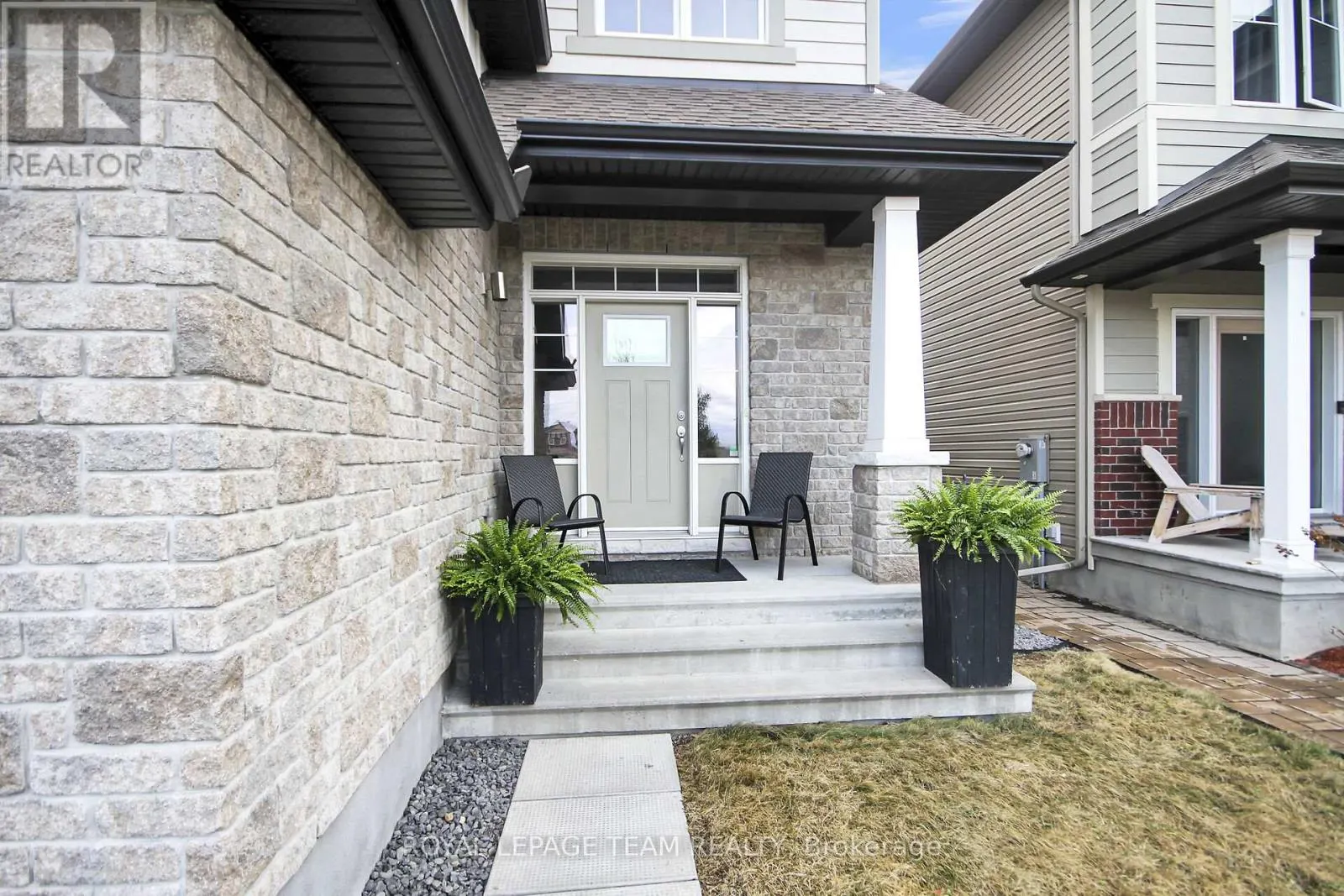 313 OXER PLACE