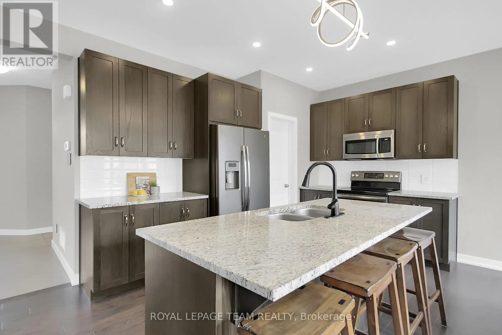 313 OXER PLACE