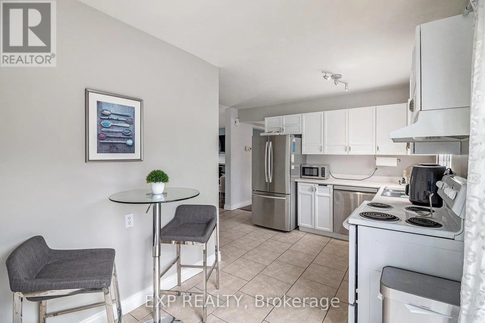 302 COTE-ROYALE CRESCENT