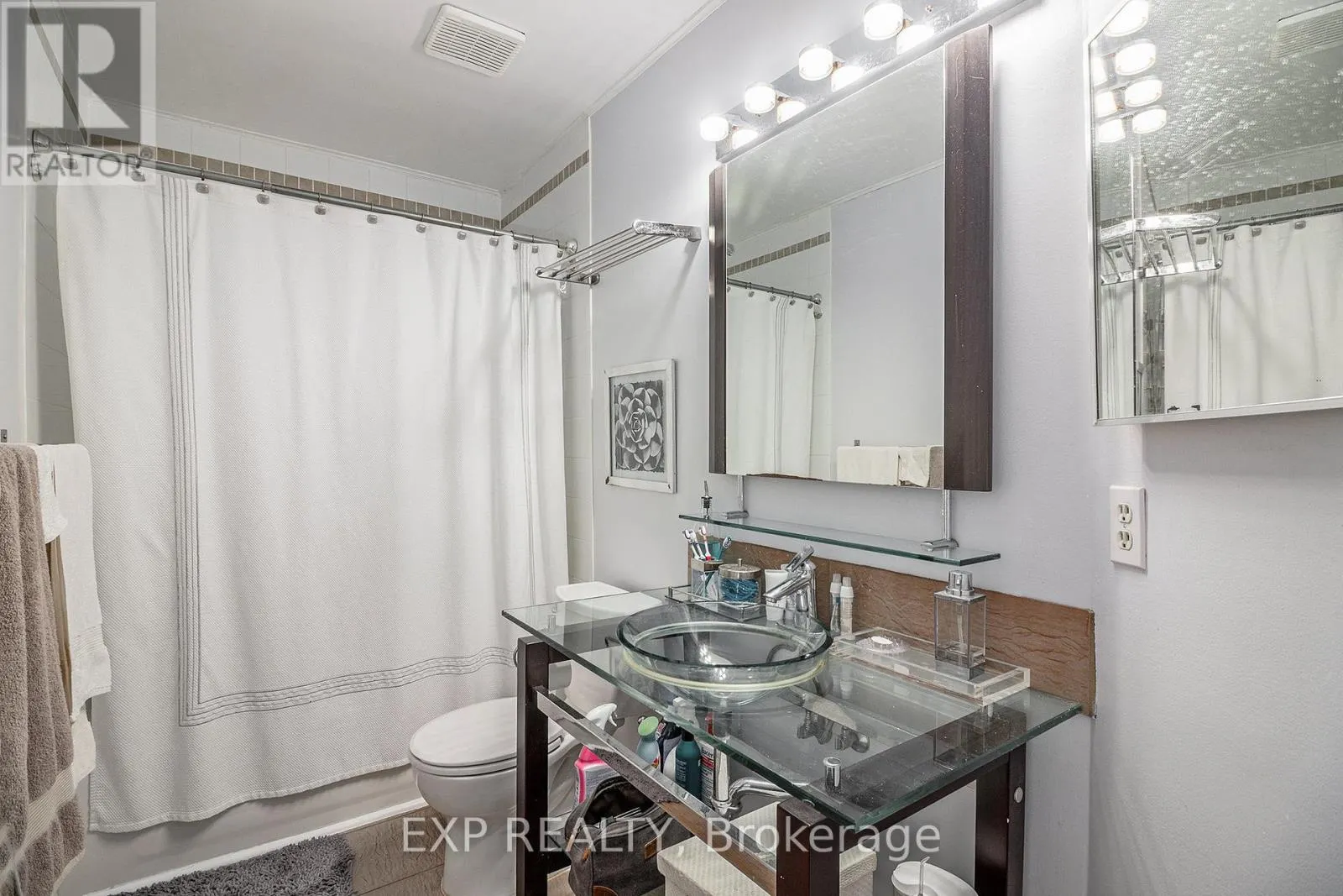 302 COTE-ROYALE CRESCENT