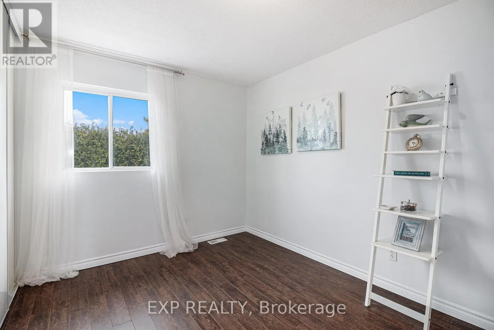 302 COTE-ROYALE CRESCENT