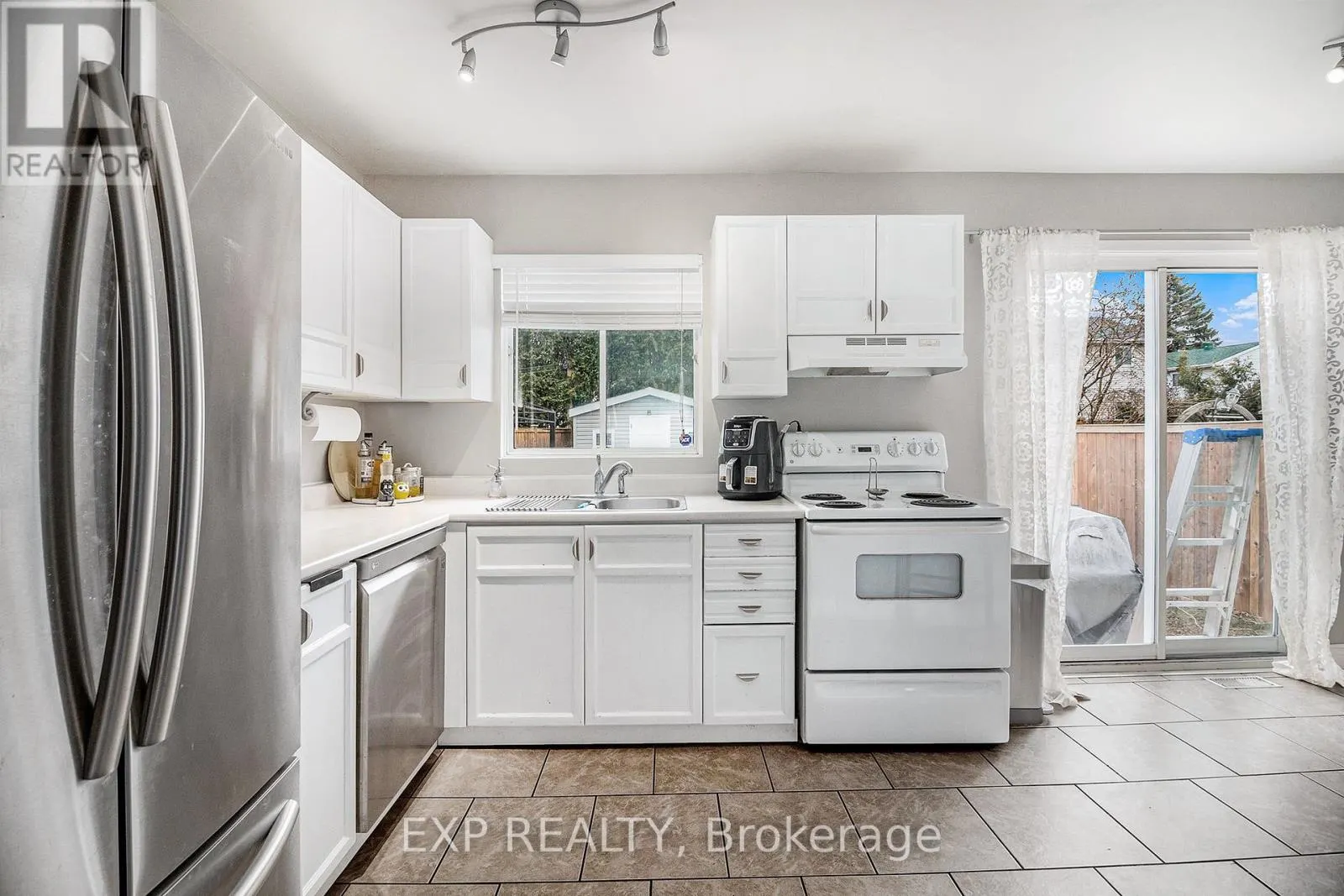 302 COTE-ROYALE CRESCENT