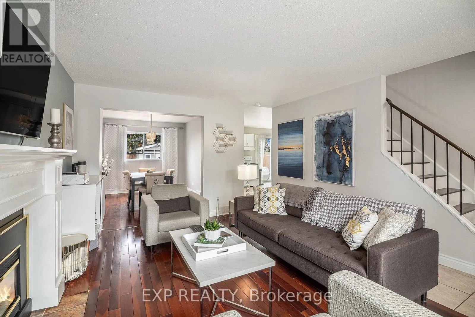 302 COTE-ROYALE CRESCENT