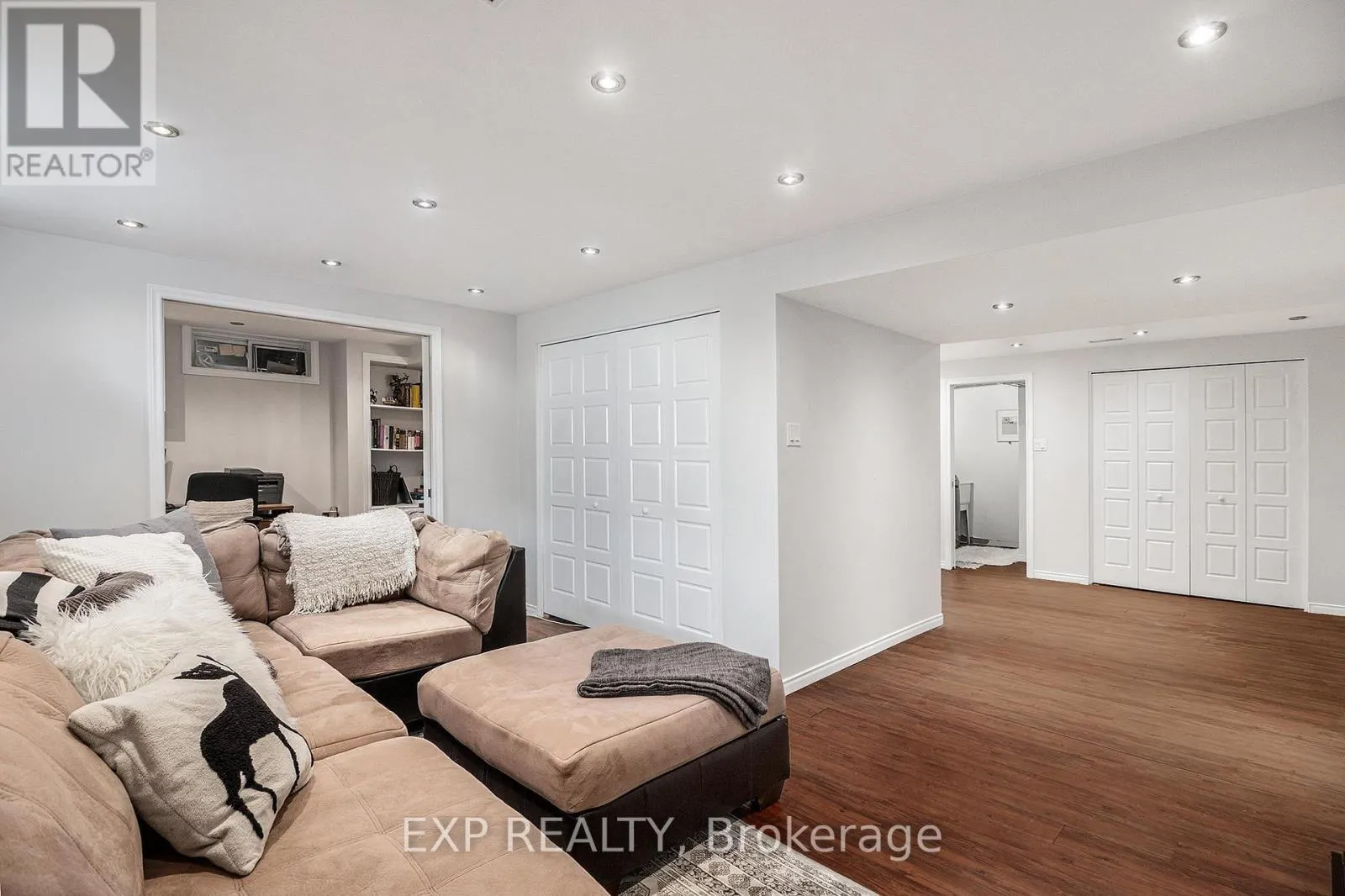 302 COTE-ROYALE CRESCENT