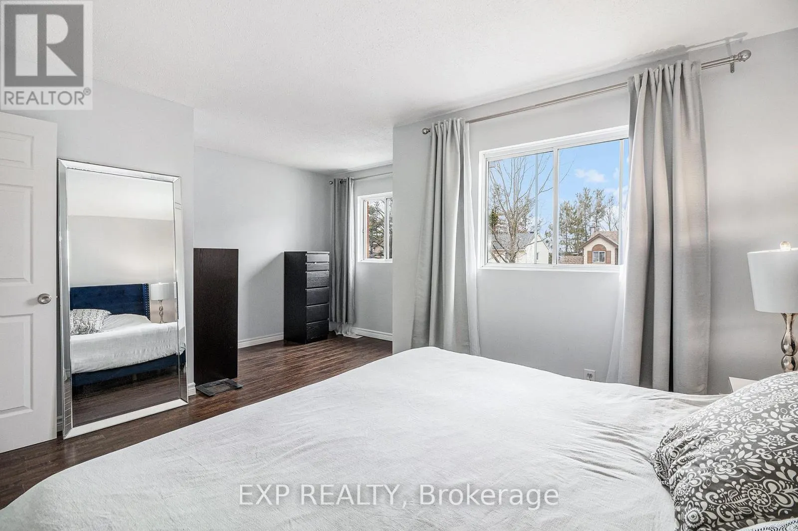 302 COTE-ROYALE CRESCENT