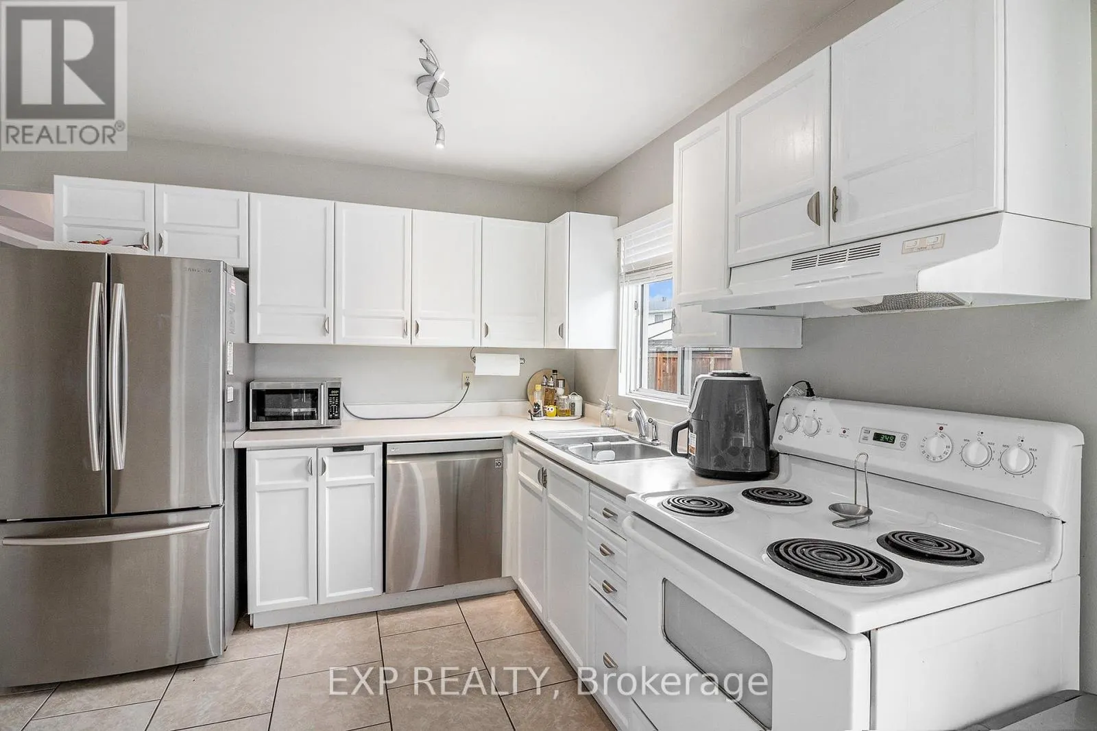 302 COTE-ROYALE CRESCENT