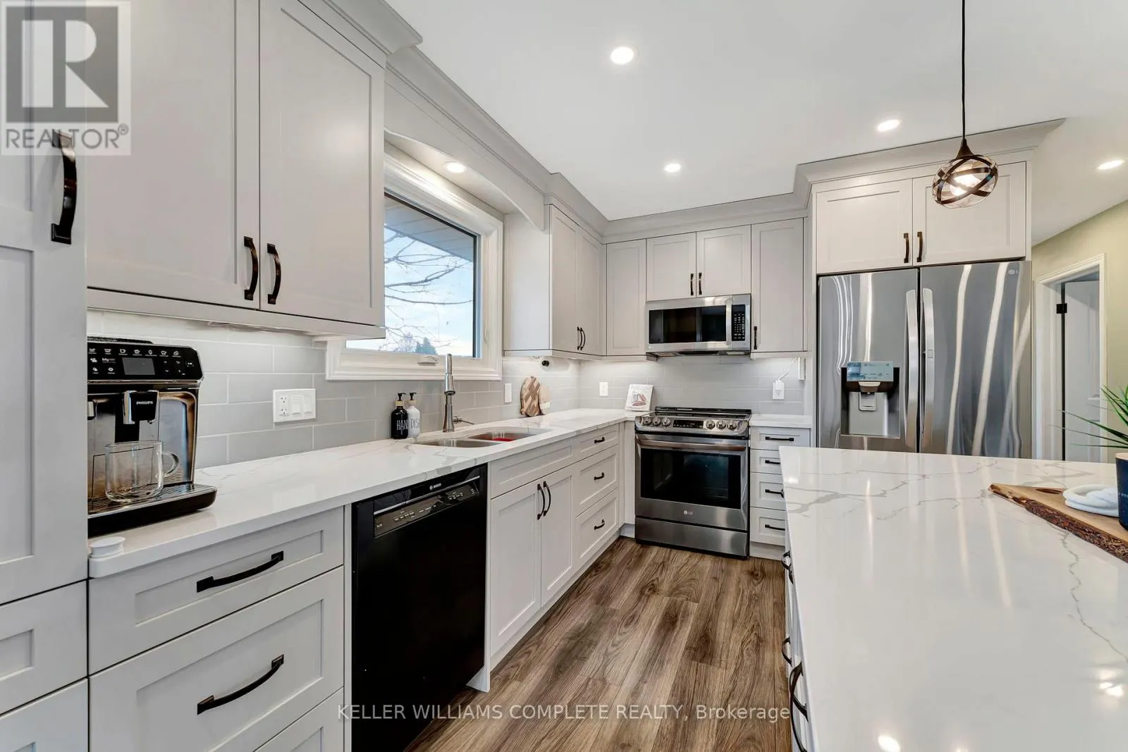 16 SETTLERS DRIVE