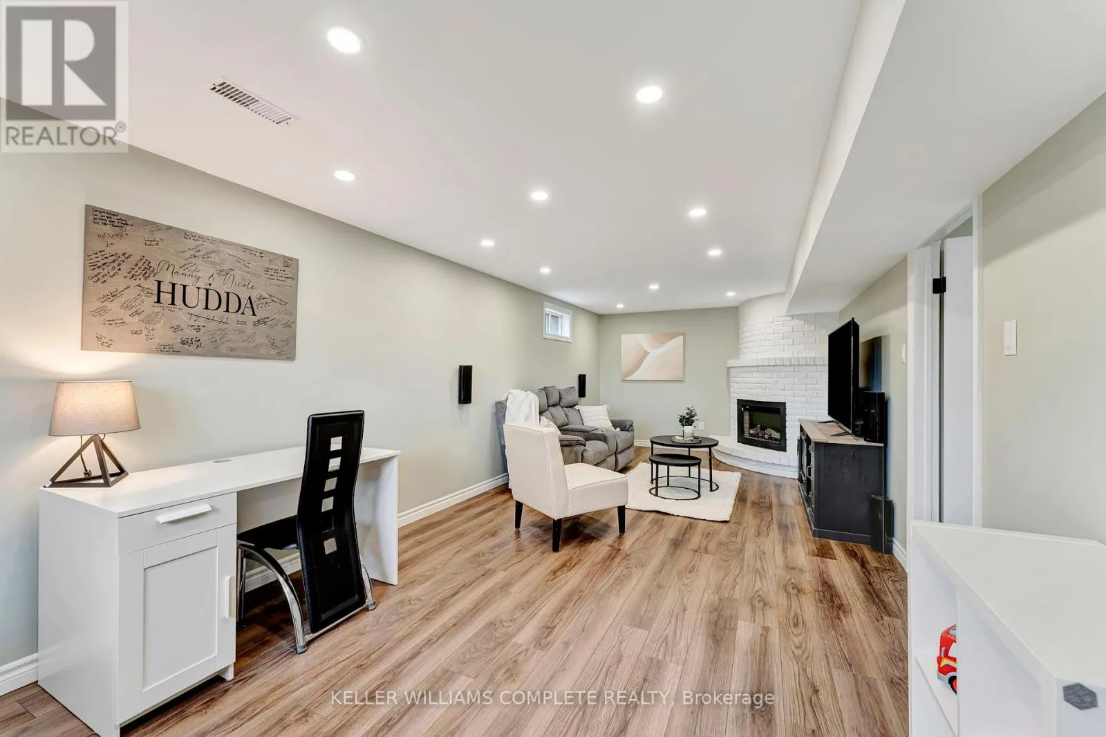 16 SETTLERS DRIVE