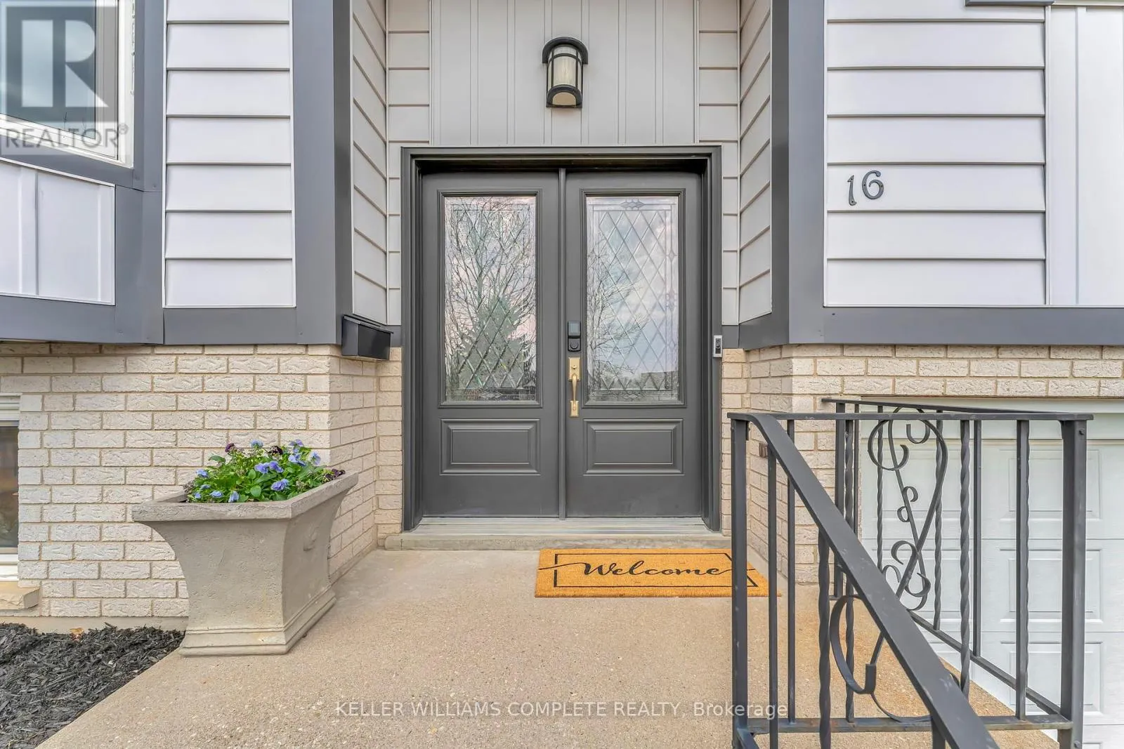 16 SETTLERS DRIVE