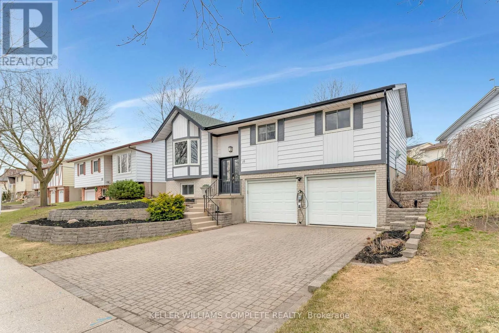 16 SETTLERS DRIVE