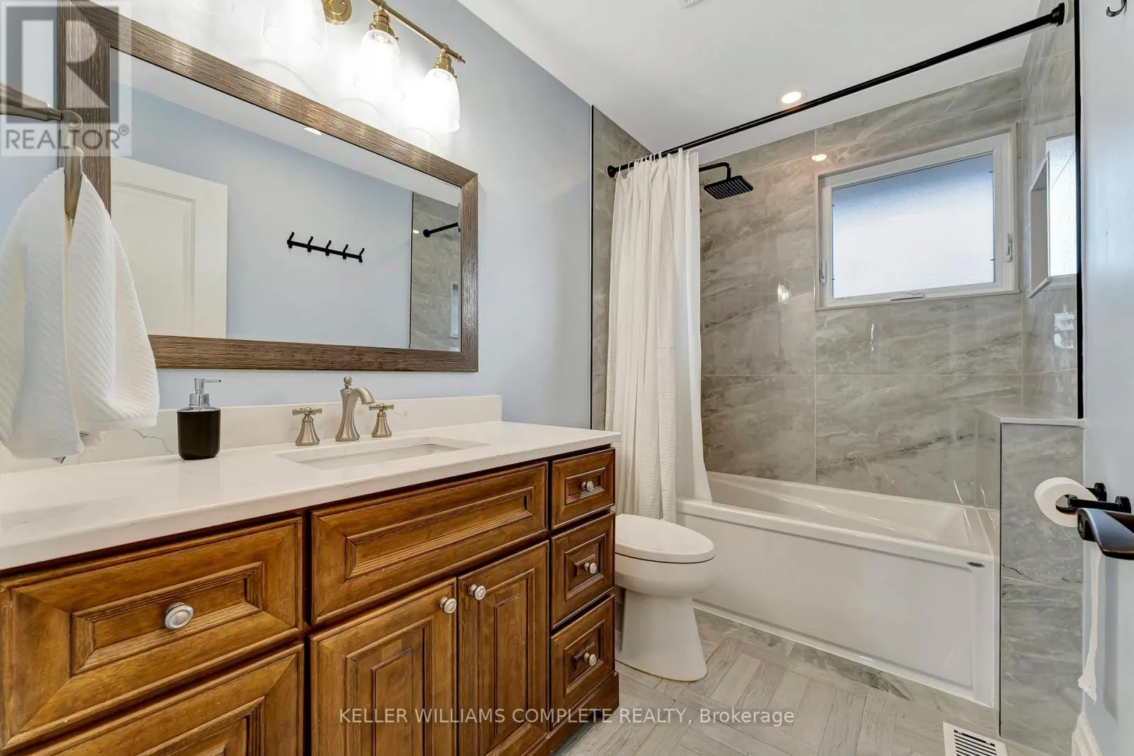 16 SETTLERS DRIVE