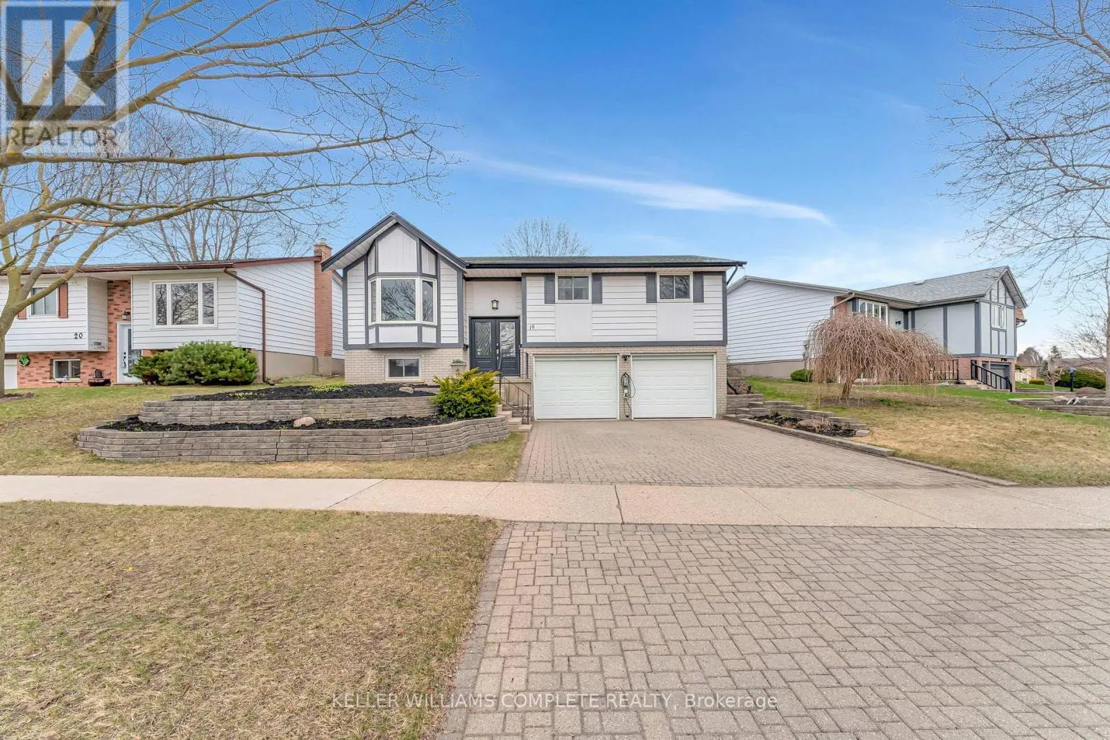 16 SETTLERS DRIVE