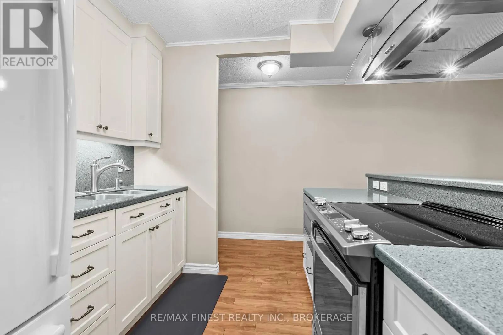601 - 610 WILLIAM STREET, #601