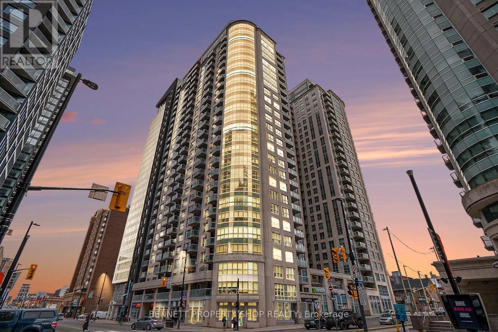 807 - 242 RIDEAU STREET