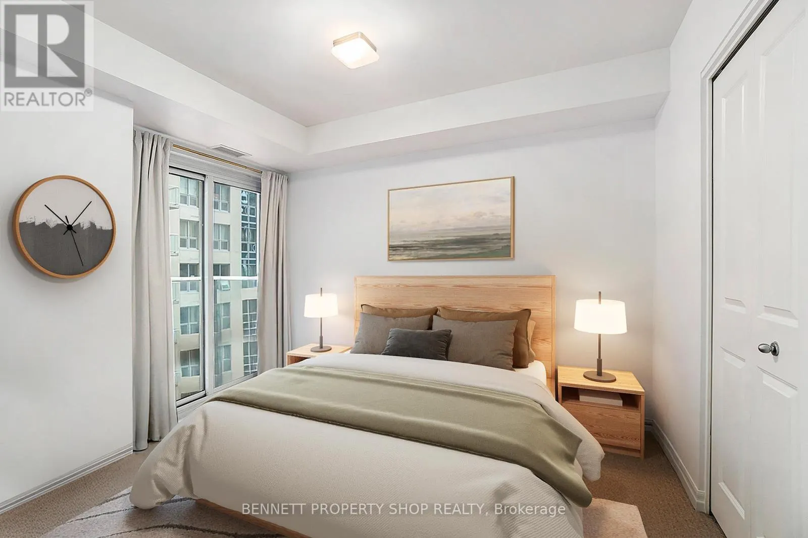 807 - 242 RIDEAU STREET