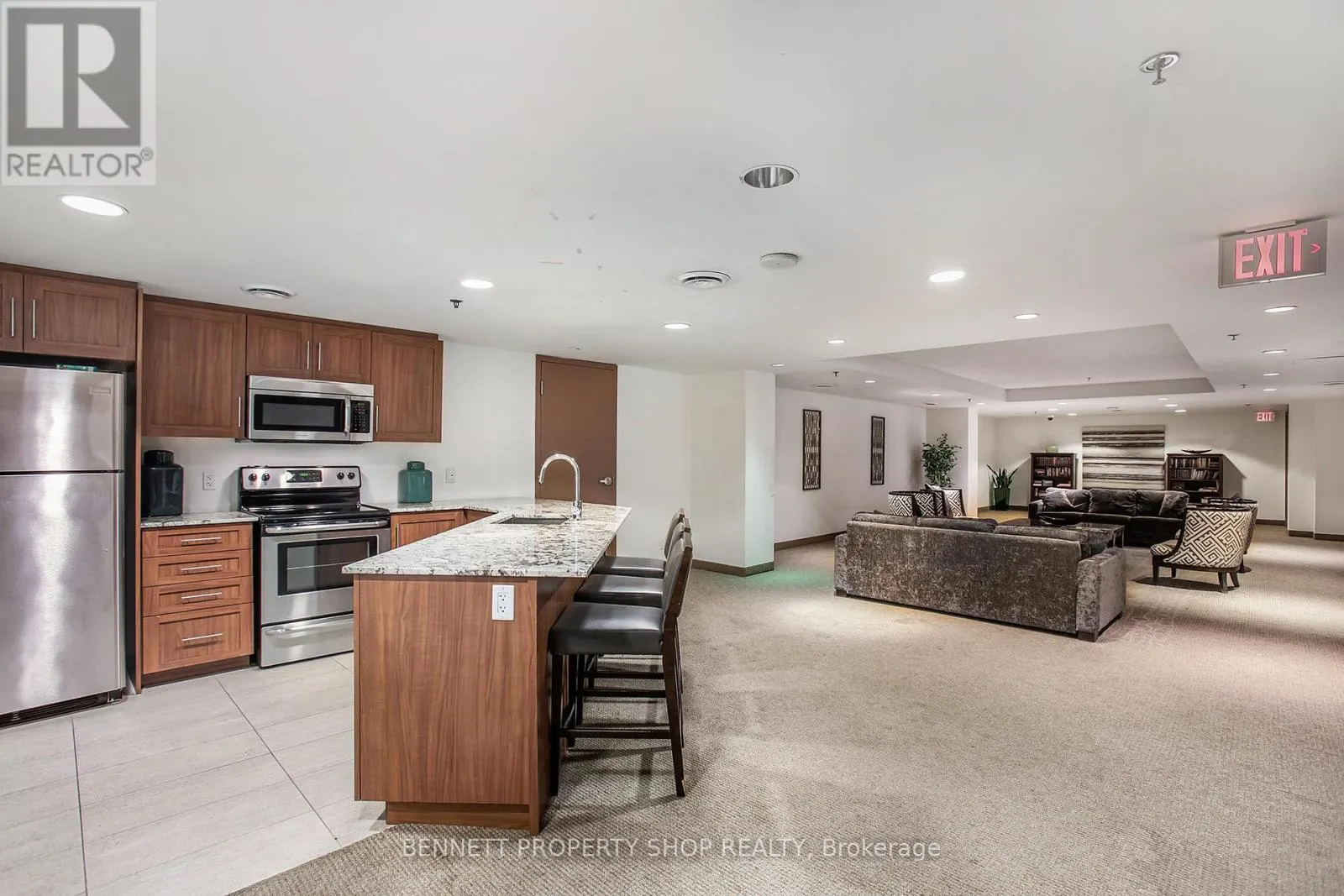 807 - 242 RIDEAU STREET
