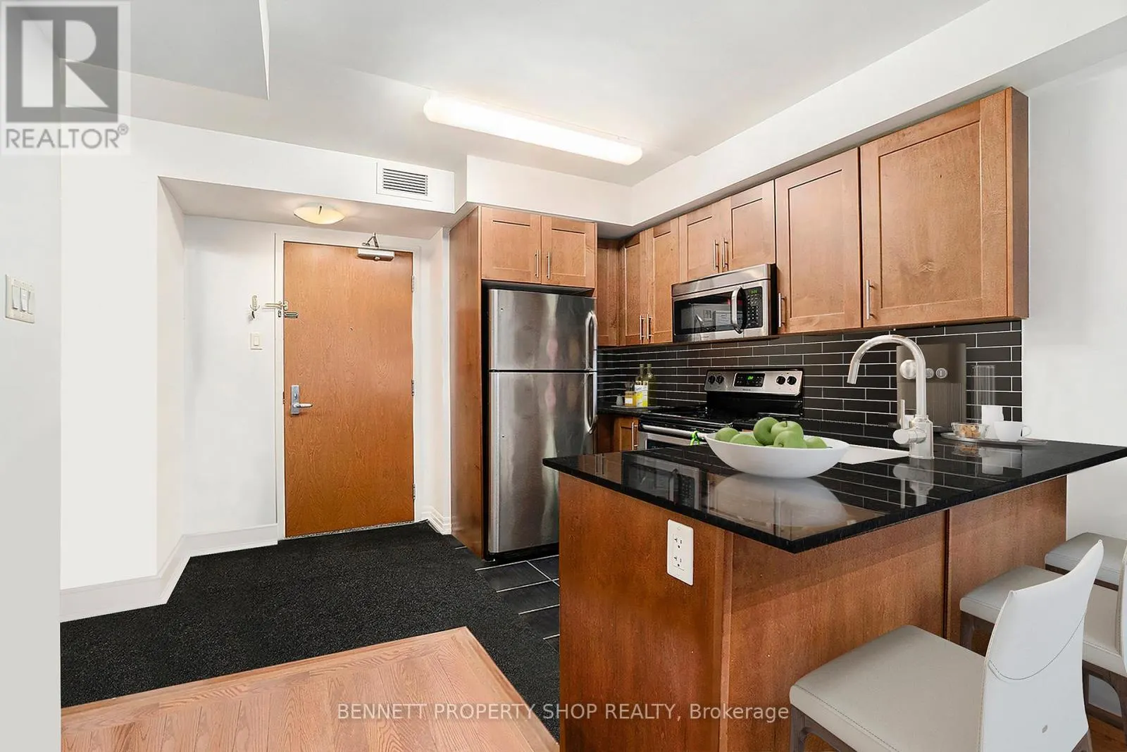 807 - 242 RIDEAU STREET