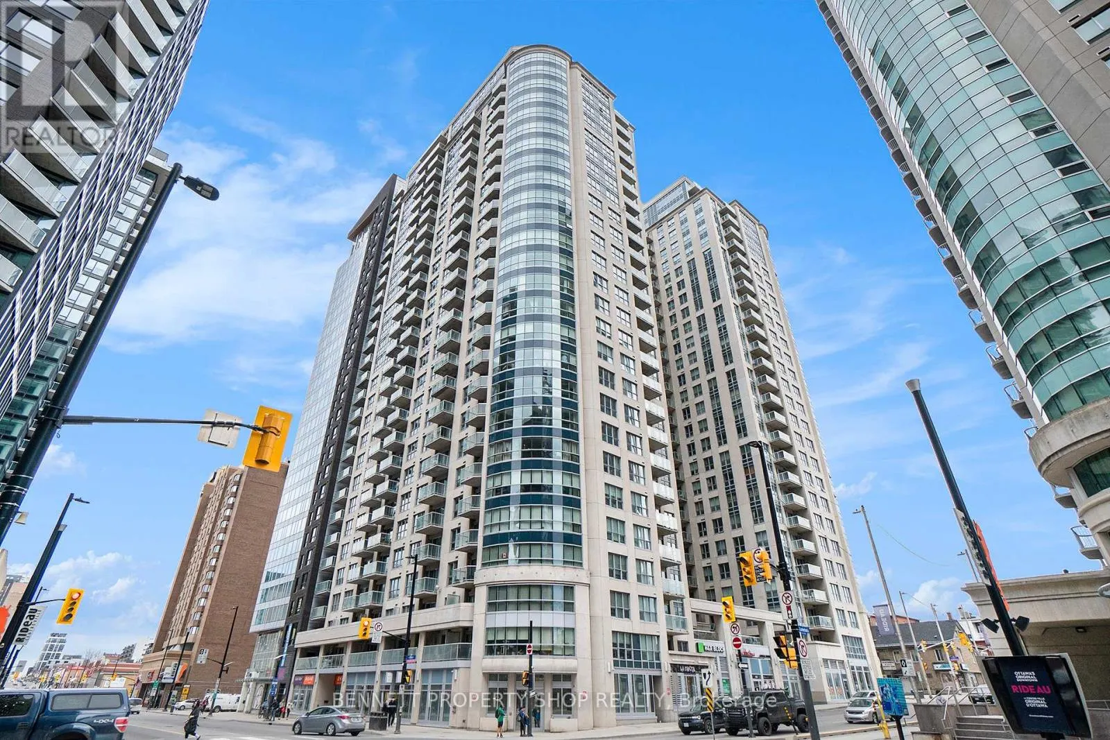 807 - 242 RIDEAU STREET