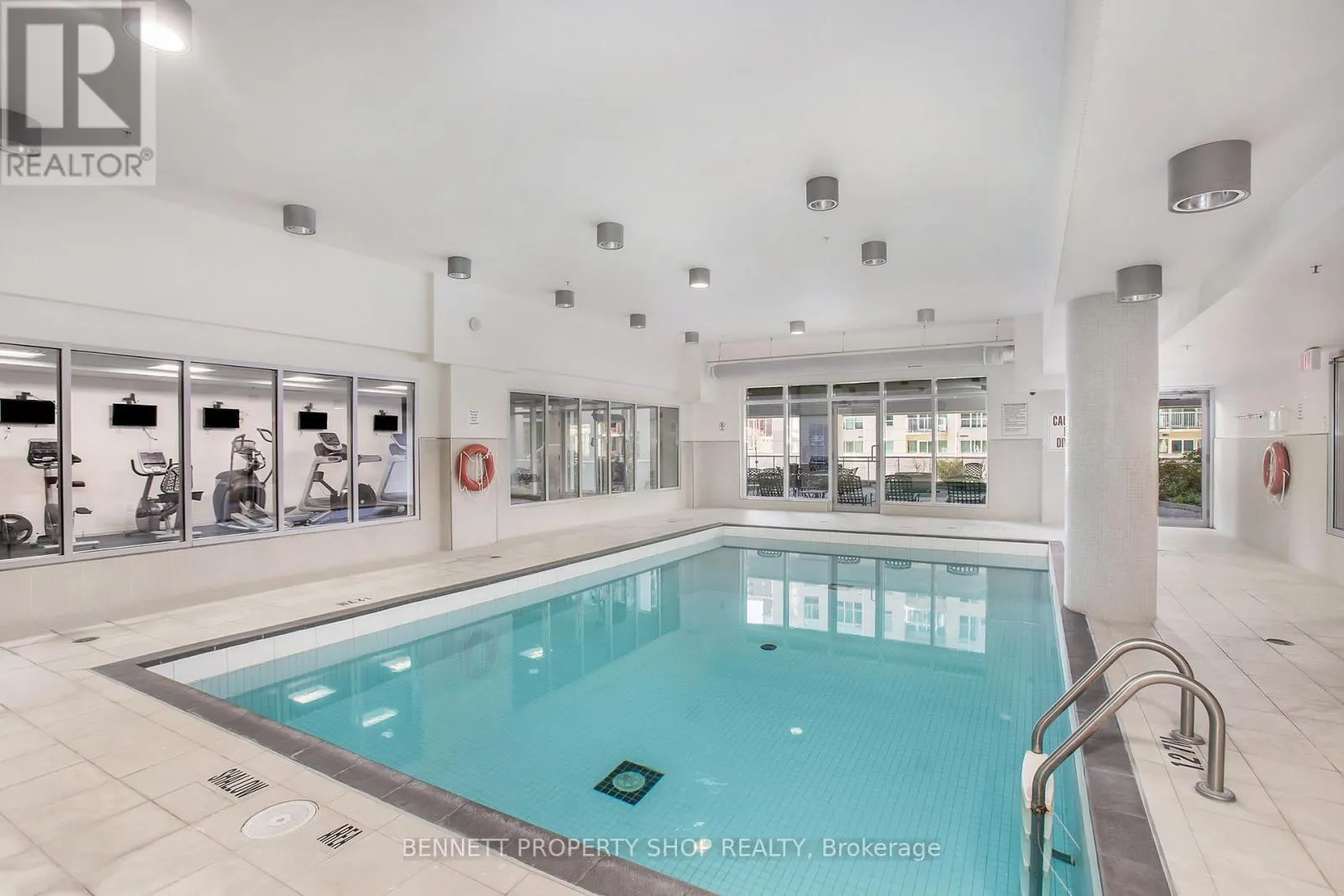 807 - 242 RIDEAU STREET