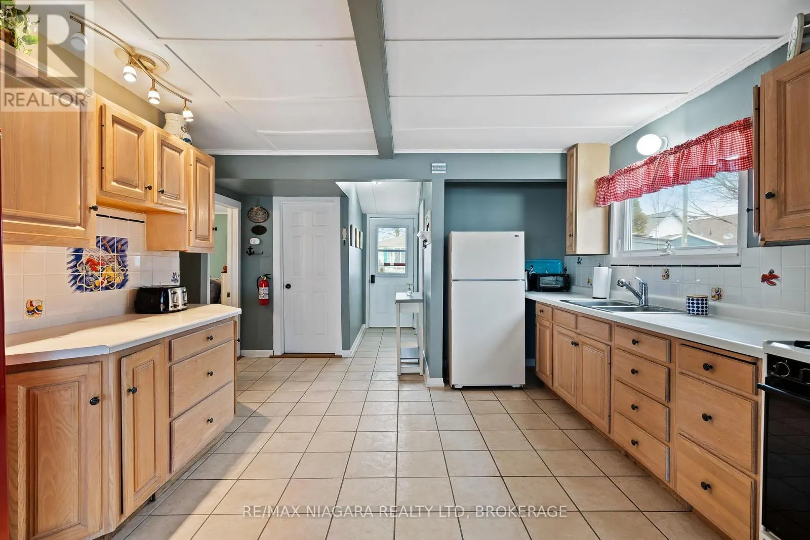 12883 OLD LAKESHORE ROAD W