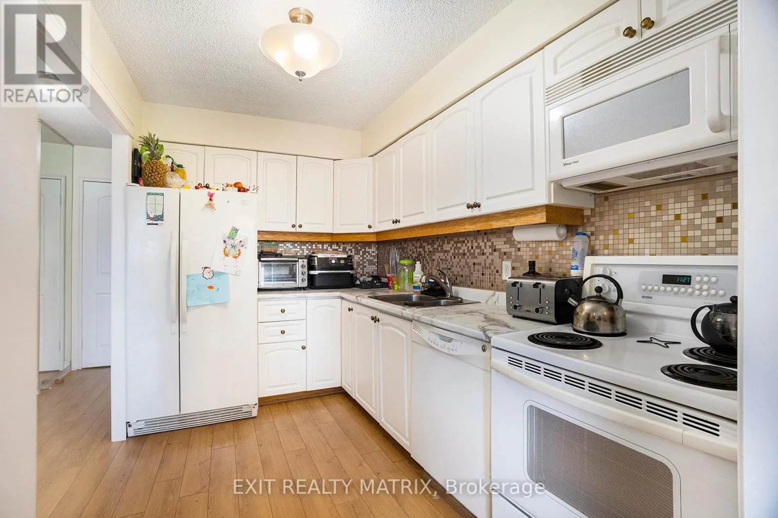102 - 158B MCARTHUR AVENUE