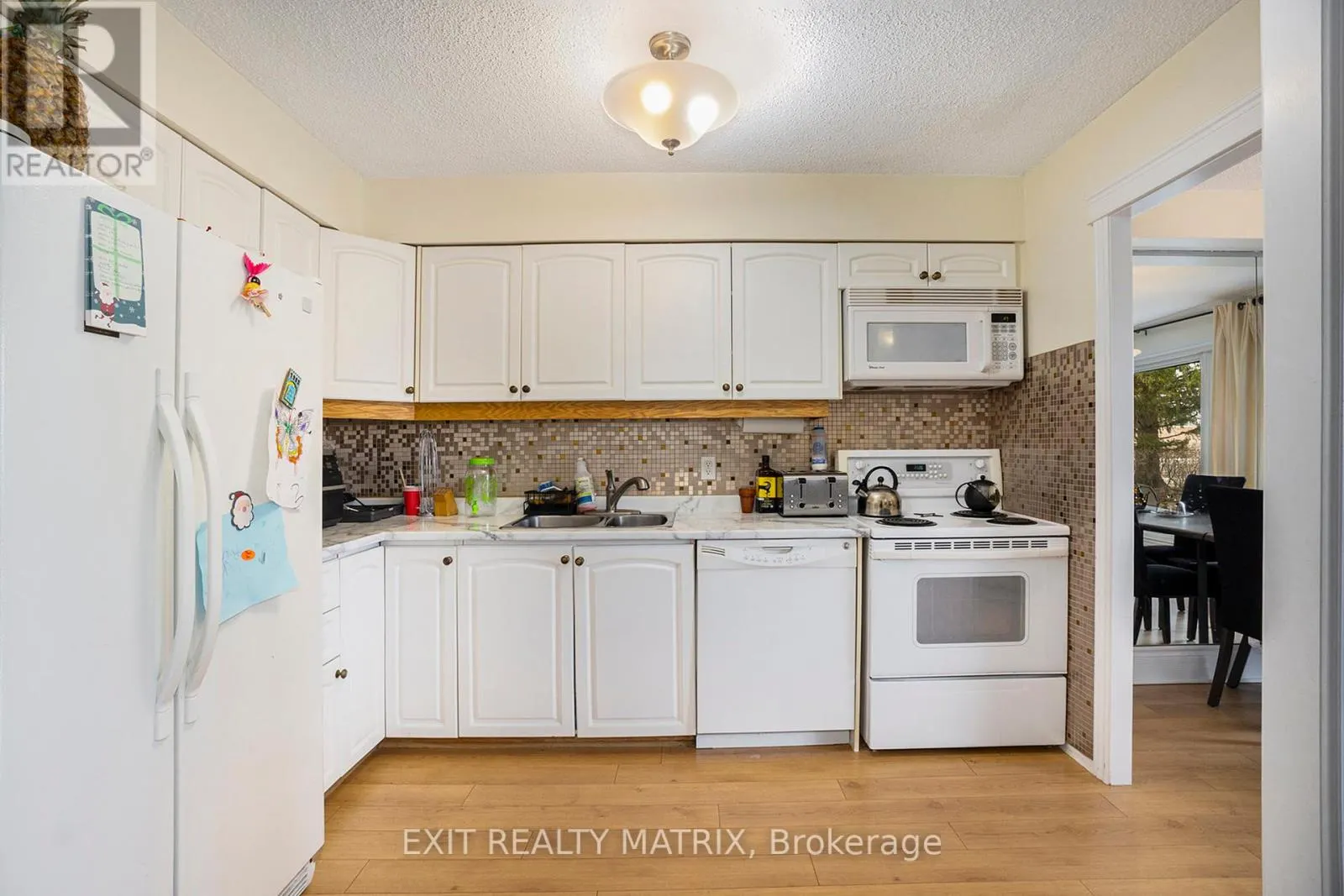 102 - 158B MCARTHUR AVENUE