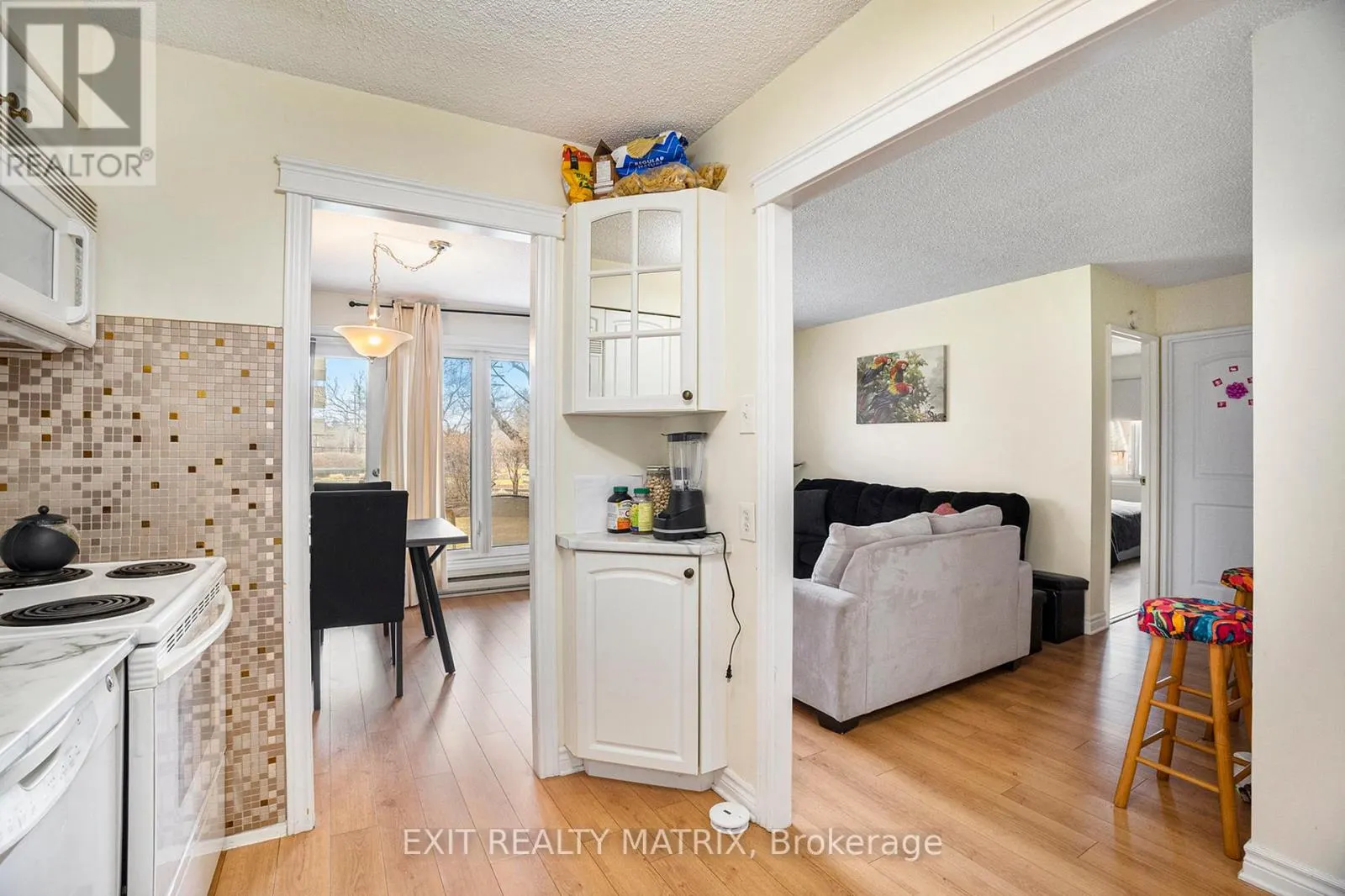 102 - 158B MCARTHUR AVENUE