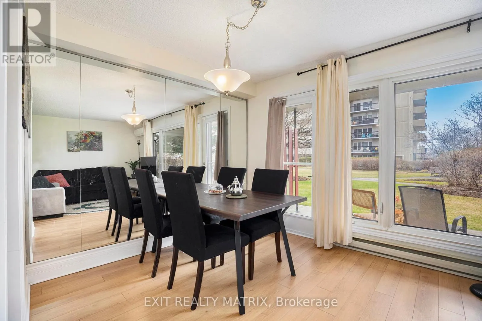 102 - 158B MCARTHUR AVENUE
