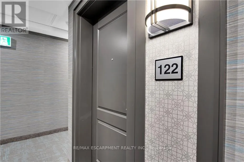 122 - 460 DUNDAS STREET E