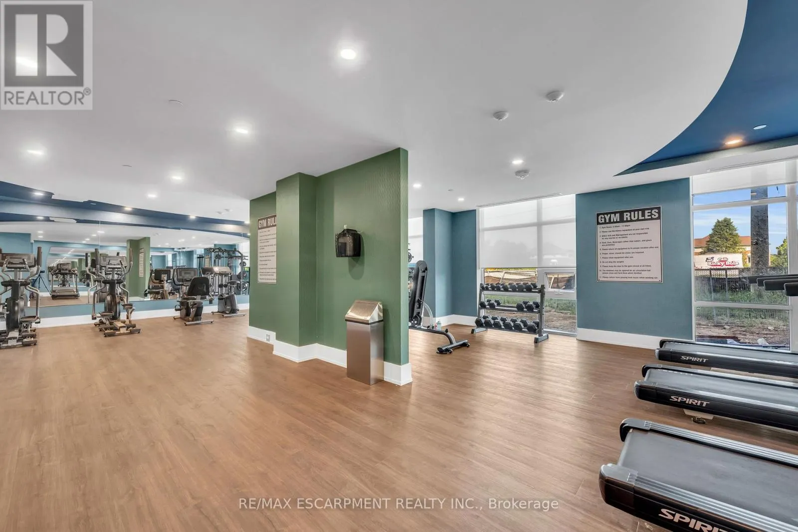 122 - 460 DUNDAS STREET E