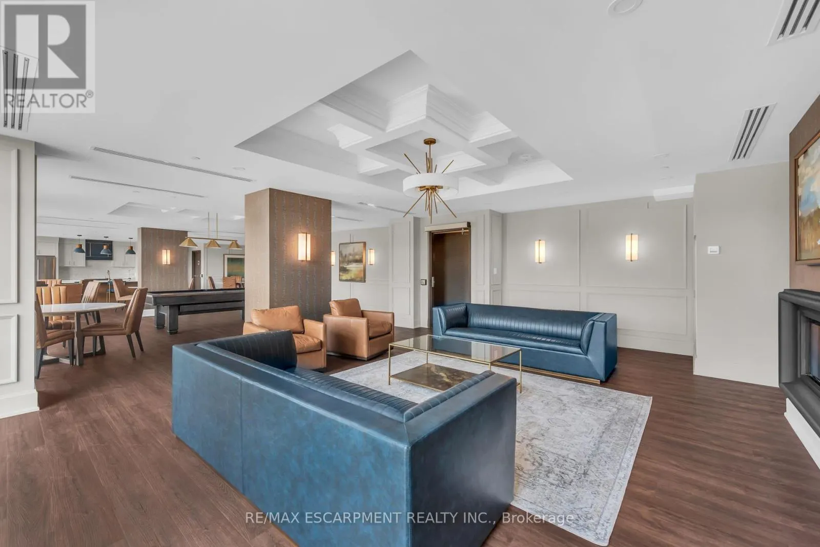 122 - 460 DUNDAS STREET E